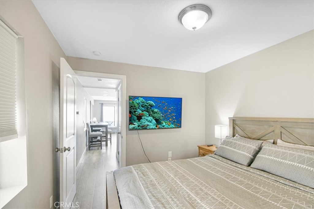 1007 E Balboa Boulevard