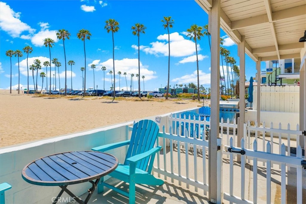 1007 E Balboa Boulevard