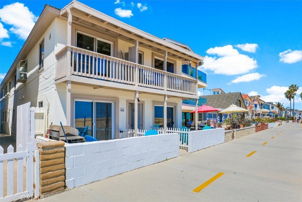 1007 E Balboa Boulevard