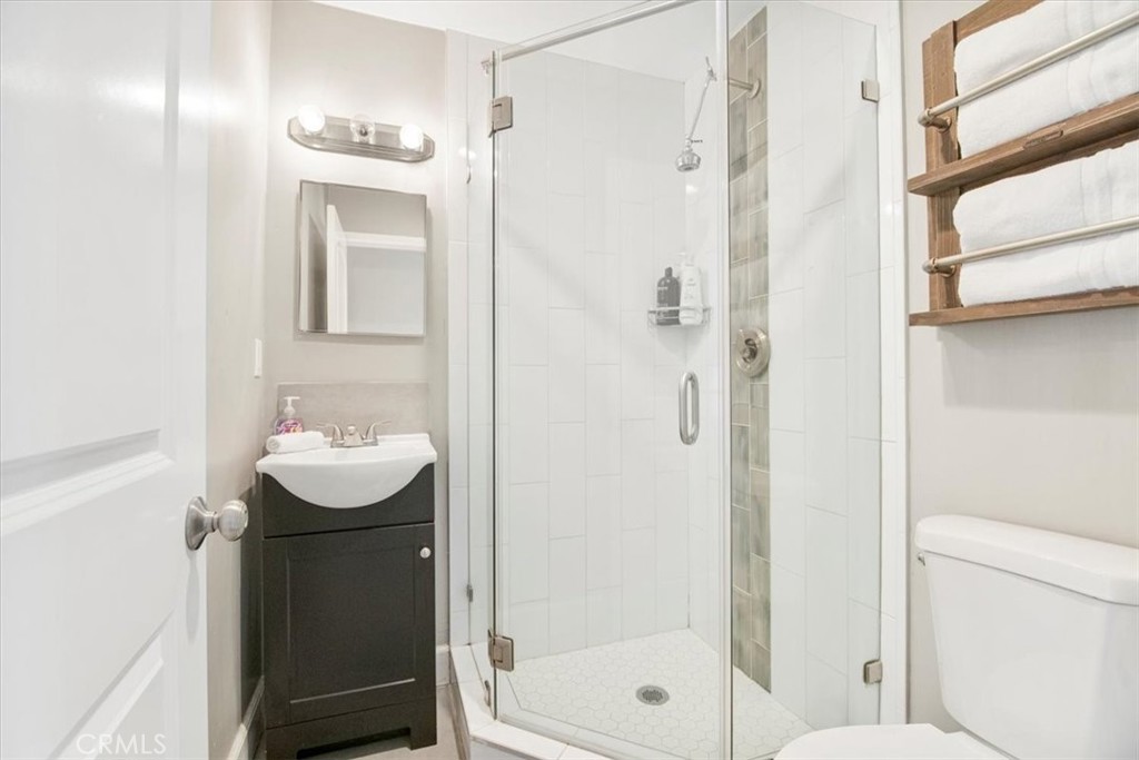 1007 E Balboa Boulevard