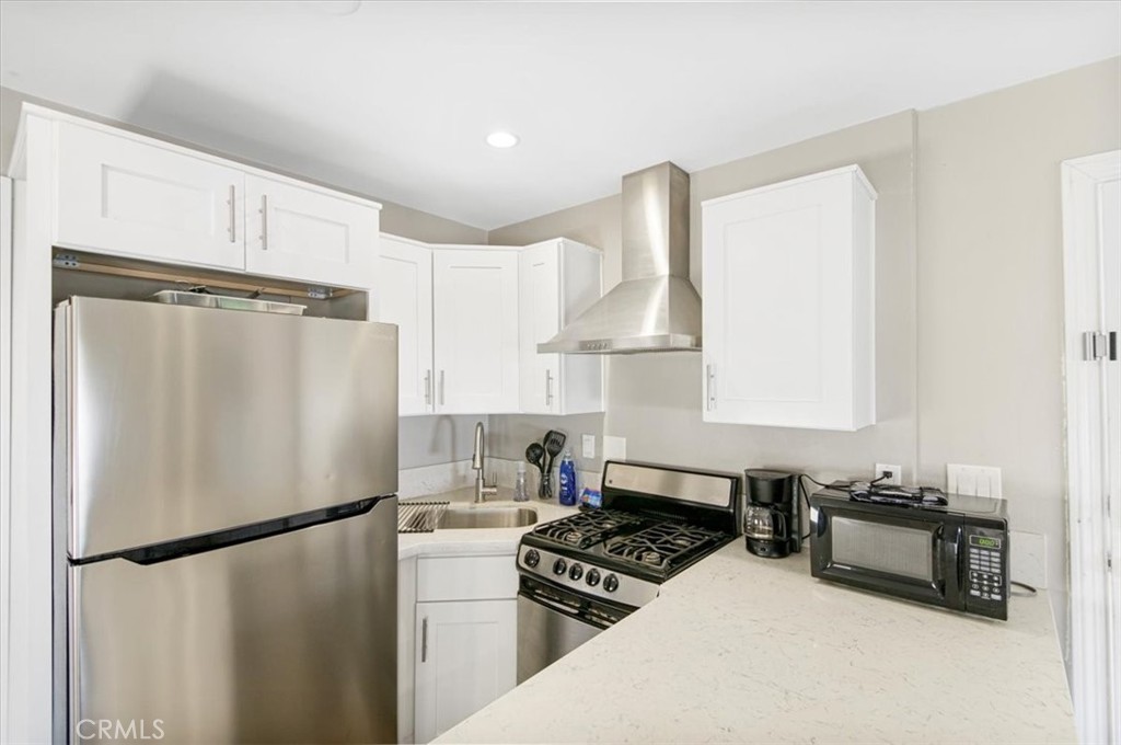 1007 E Balboa Boulevard