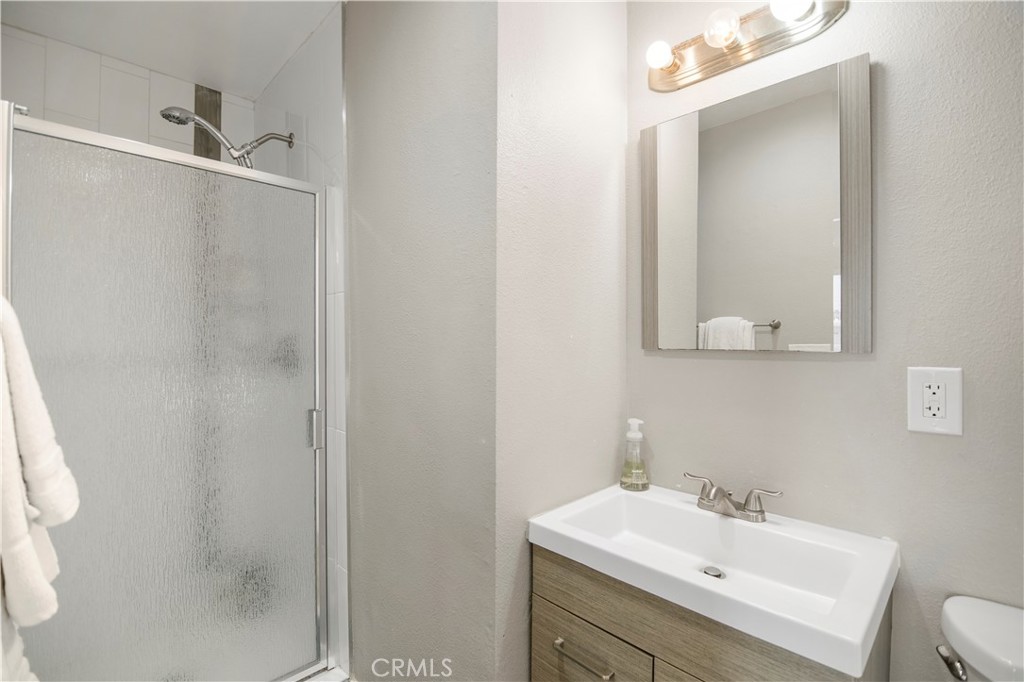 1007 E Balboa Boulevard