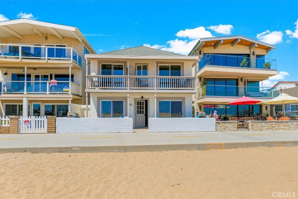 1007 E Balboa Boulevard