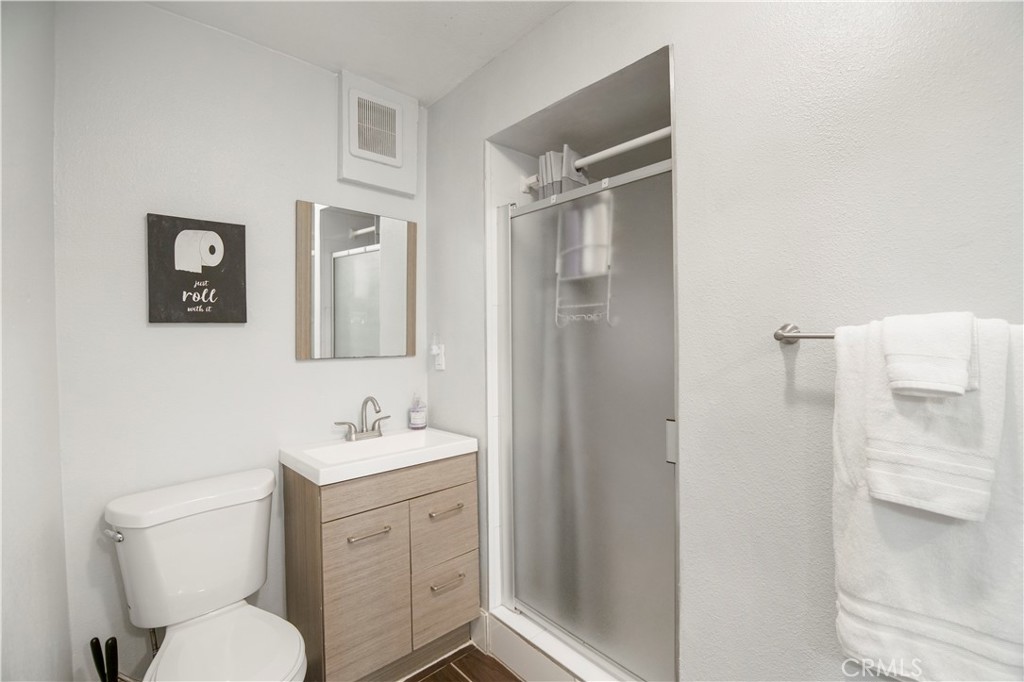 1007 E Balboa Boulevard