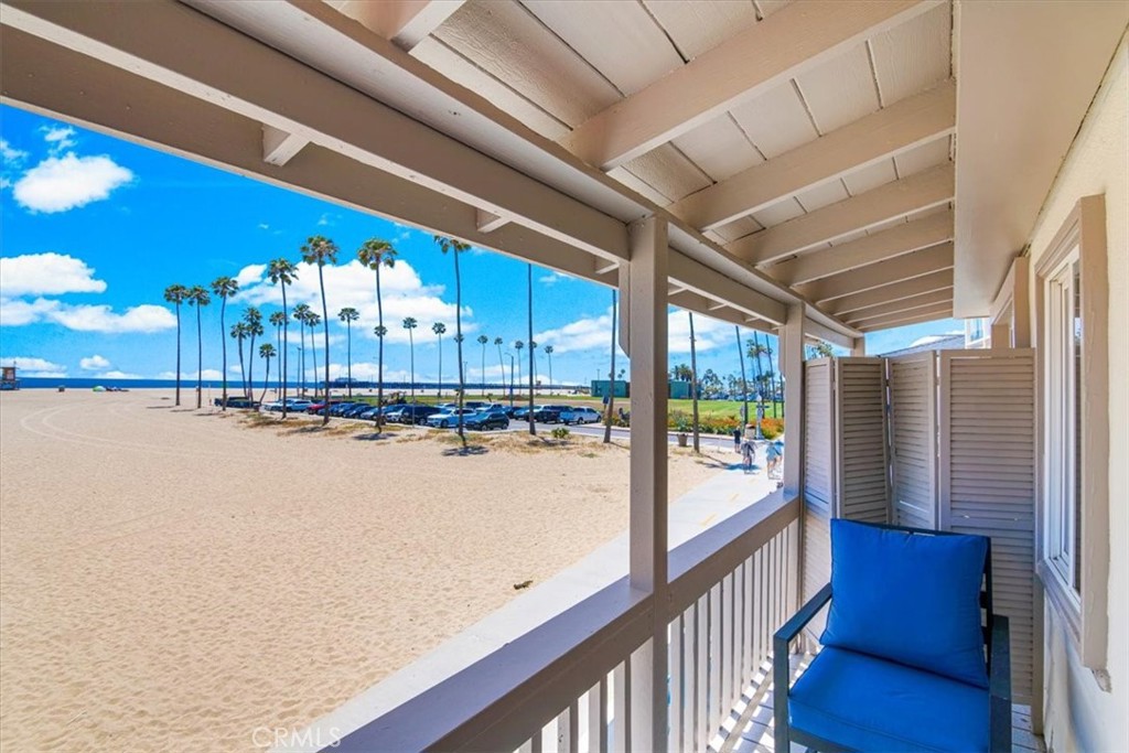 1007 E Balboa Boulevard