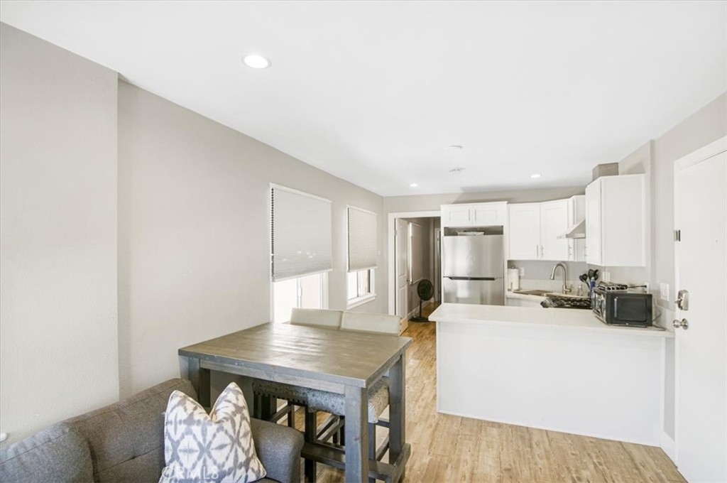 1007 E Balboa Boulevard