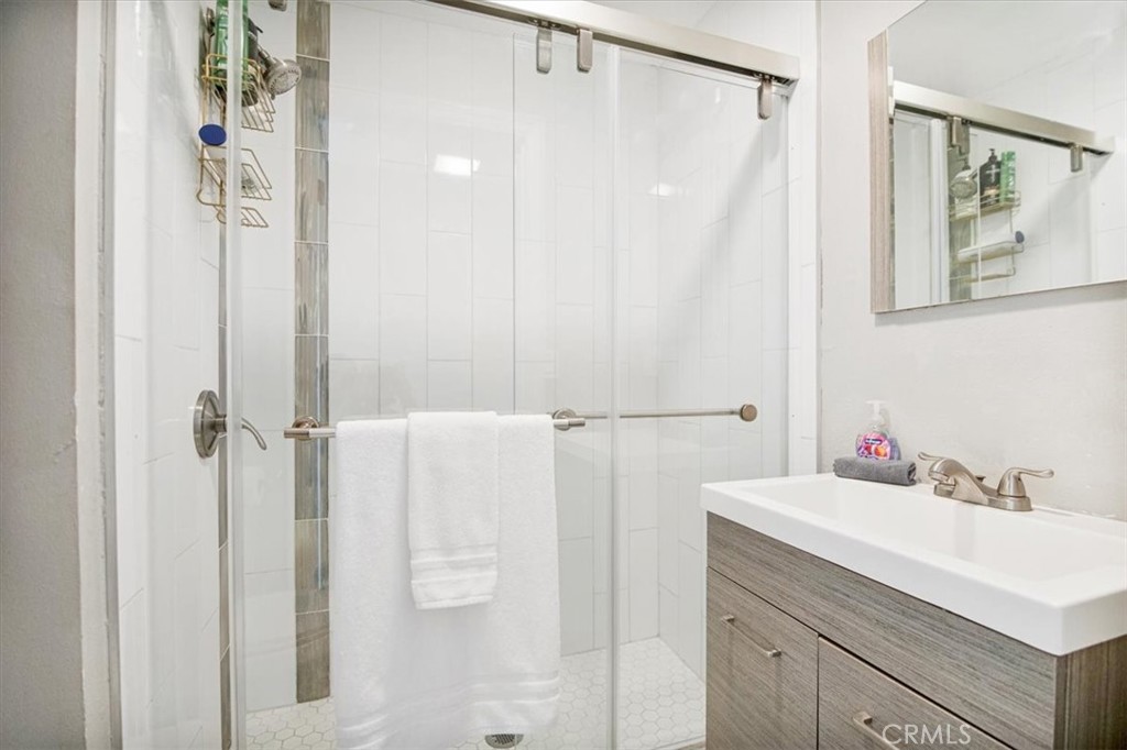 1007 E Balboa Boulevard