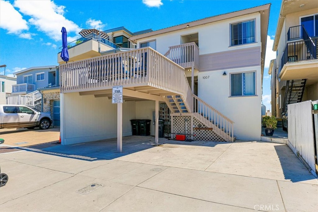 1007 E Balboa Boulevard