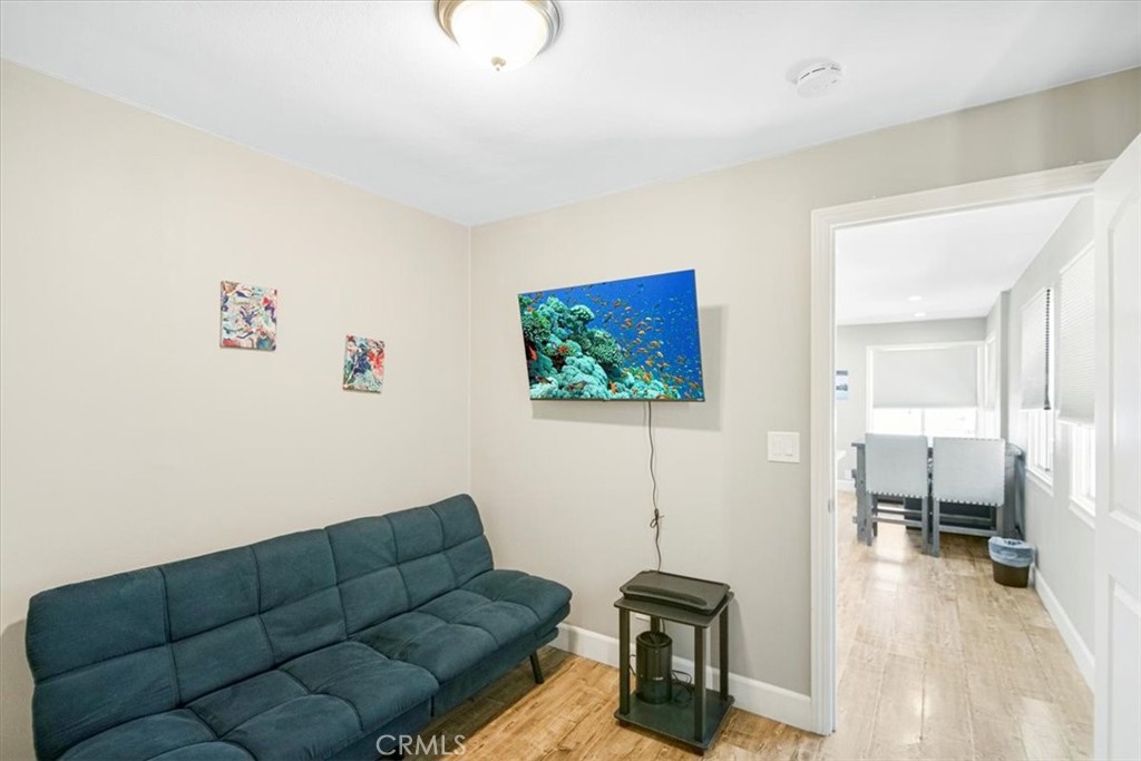 1007 E Balboa Boulevard