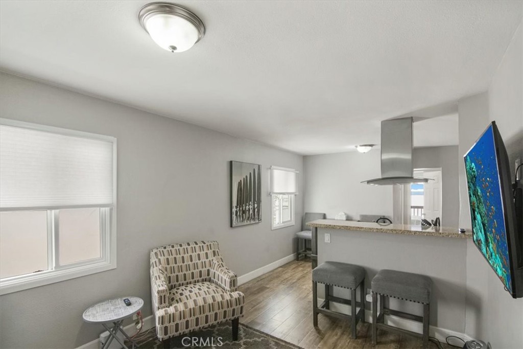 1007 E Balboa Boulevard