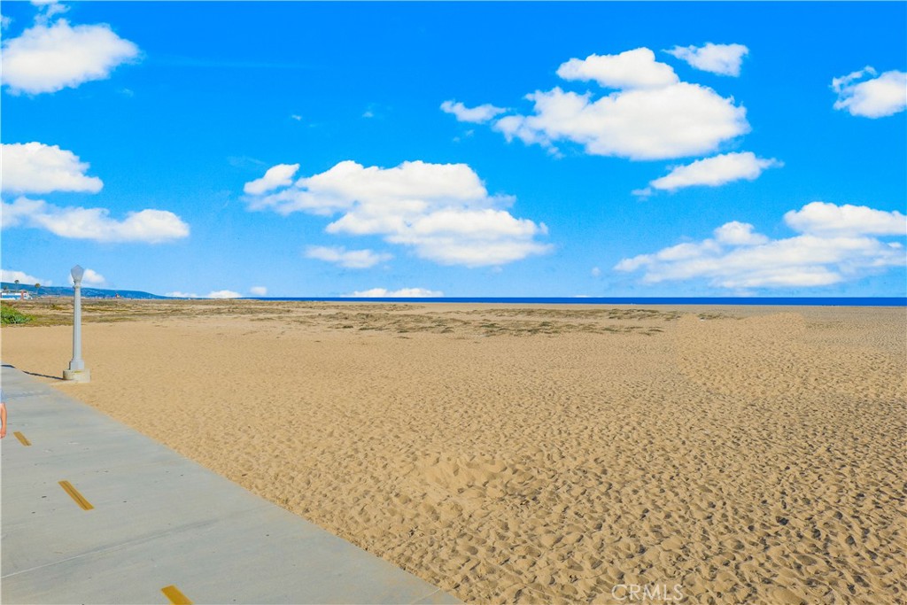 1007 E Balboa Boulevard