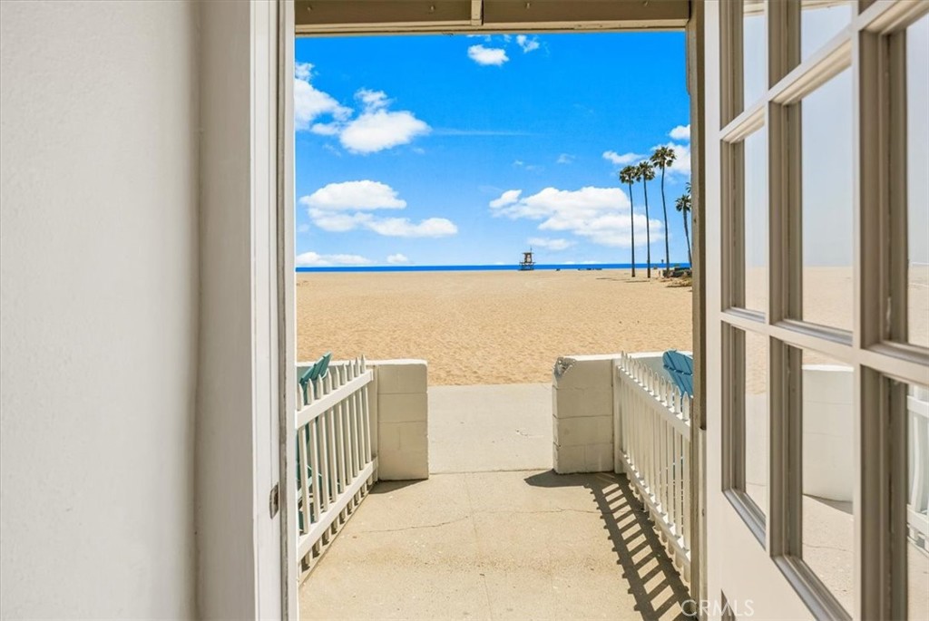 1007 E Balboa Boulevard