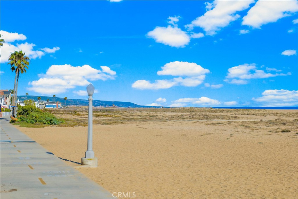 1007 E Balboa Boulevard