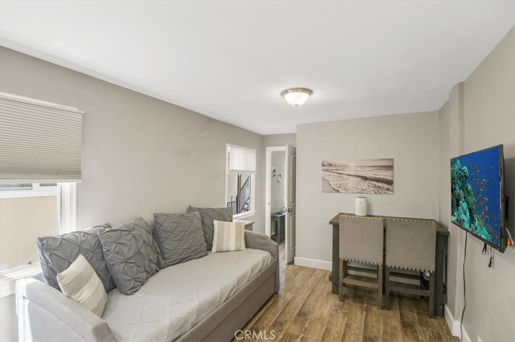 1007 E Balboa Boulevard