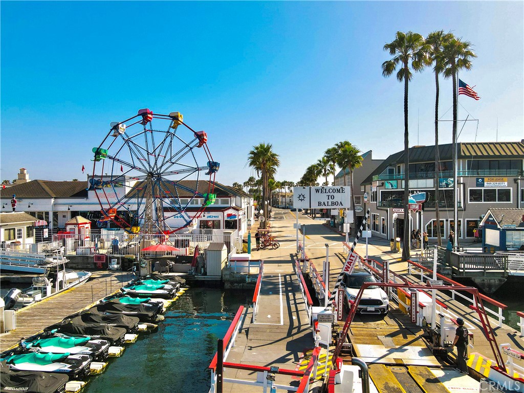 1007 E Balboa Boulevard