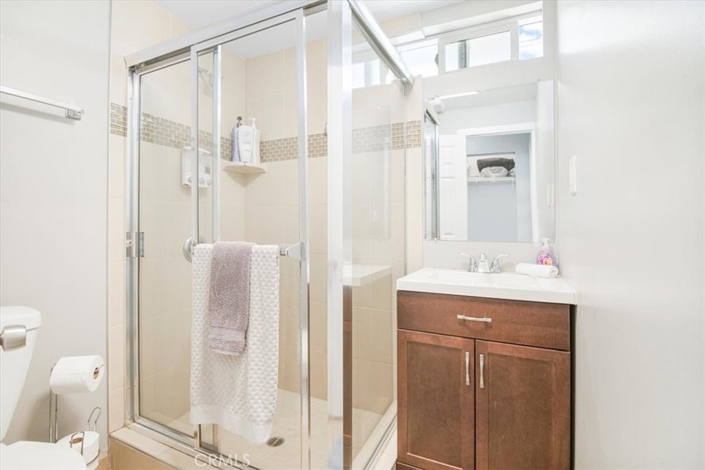 1007 E Balboa Boulevard