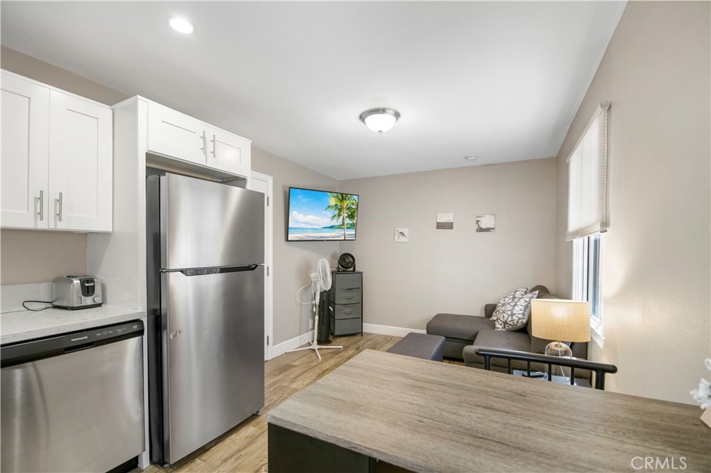 1007 E Balboa Boulevard