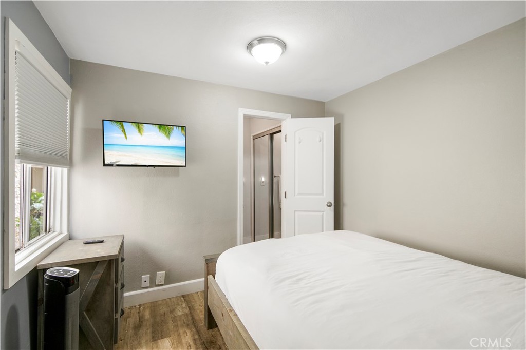 1007 E Balboa Boulevard