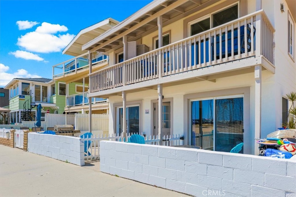 1007 E Balboa Boulevard