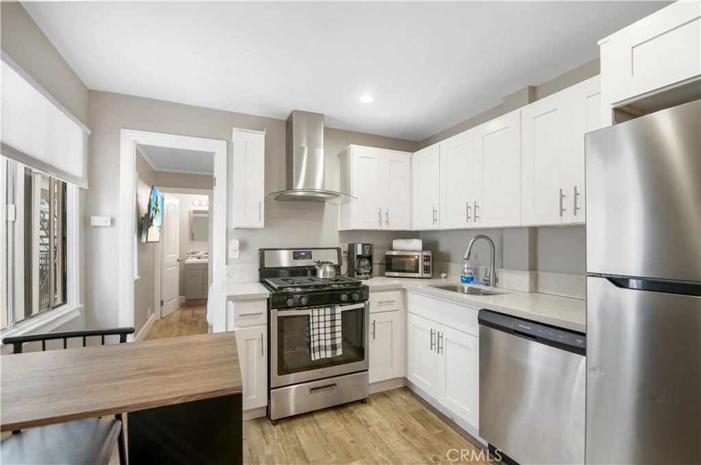 1007 E Balboa Boulevard