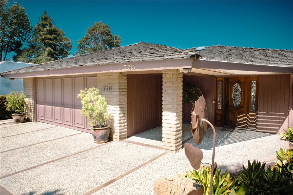 730 Saint James Place