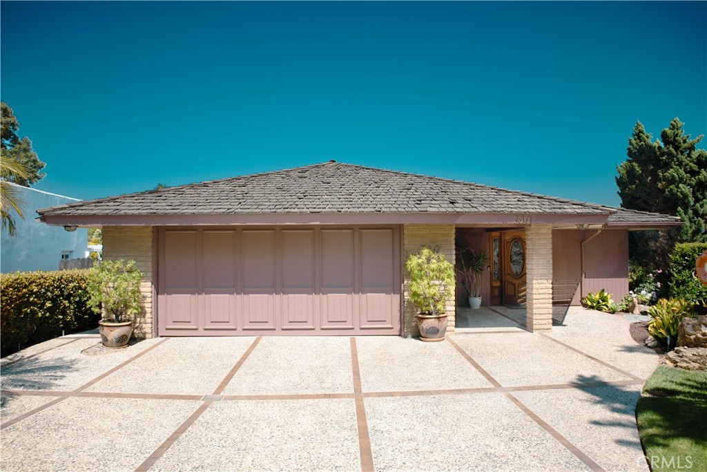 730 Saint James Place