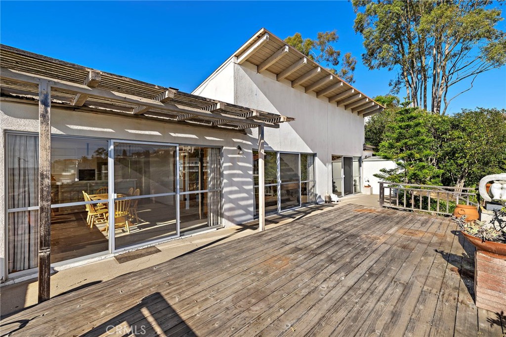 2555 Temple Hills Drive