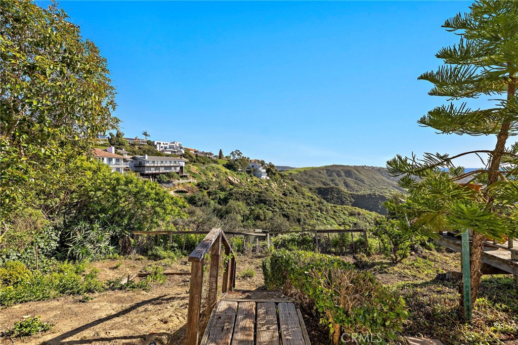 2555 Temple Hills Drive