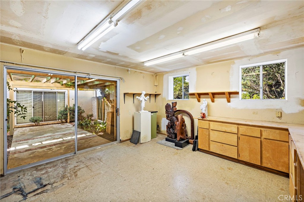 2555 Temple Hills Drive