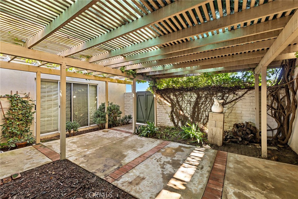 2555 Temple Hills Drive