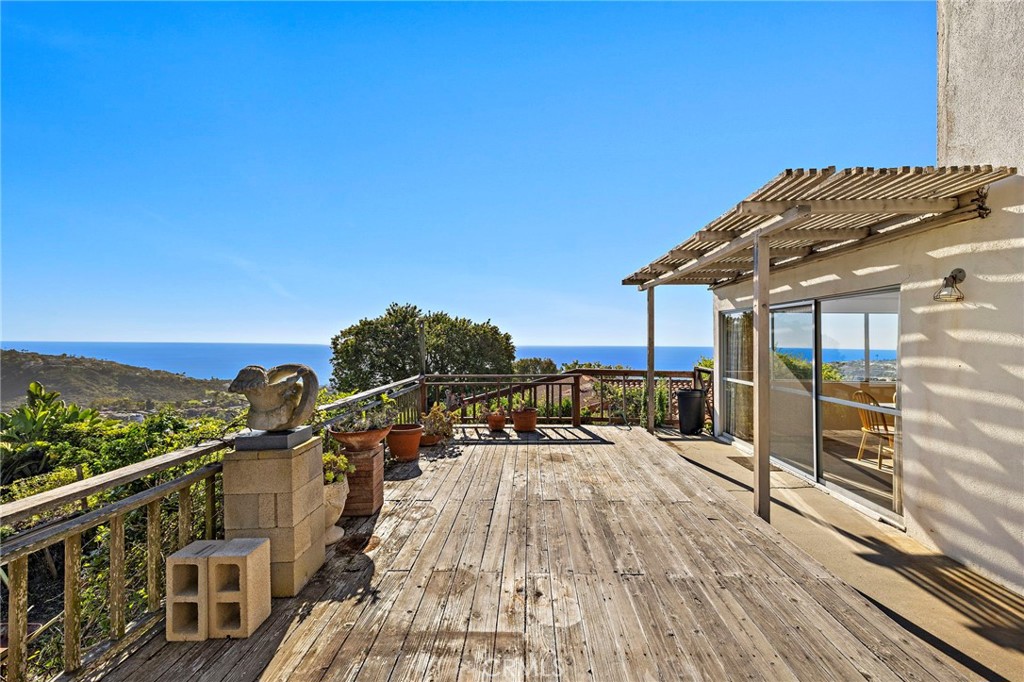 2555 Temple Hills Drive