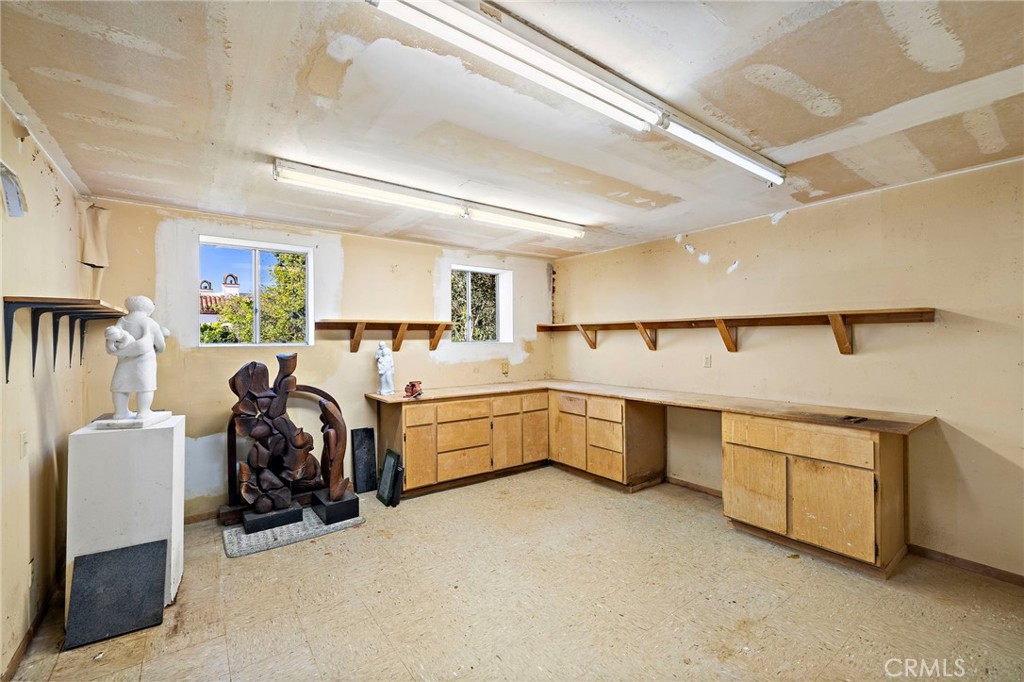 2555 Temple Hills Drive