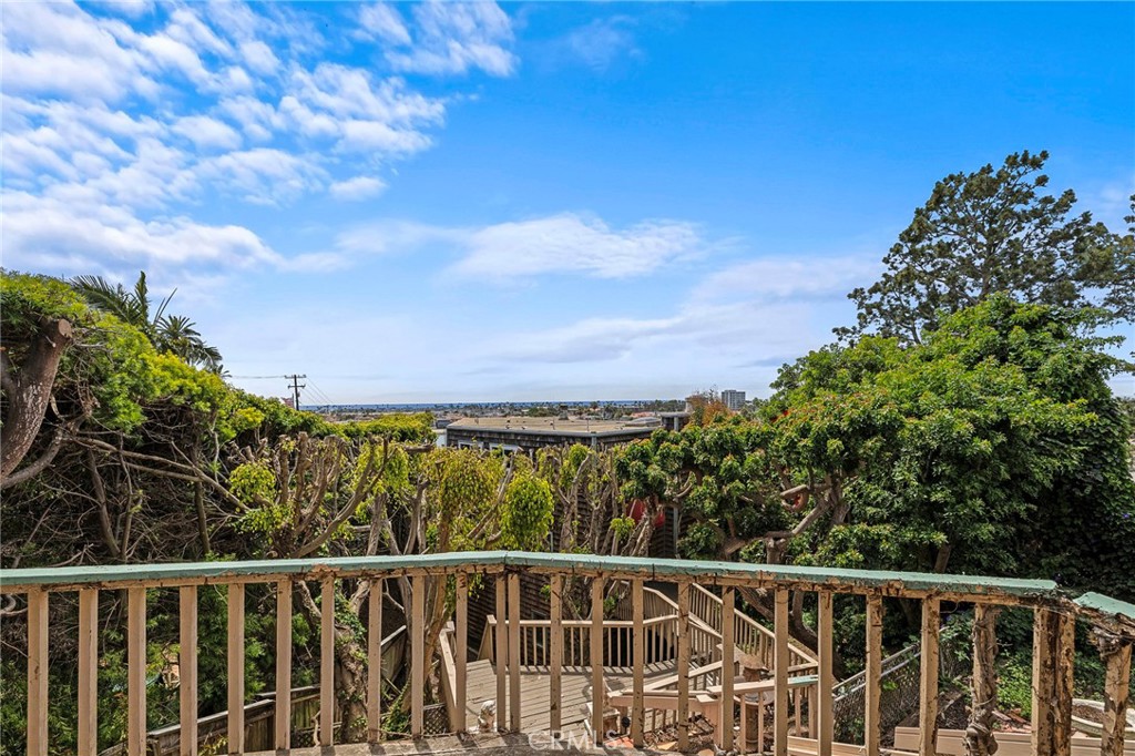 2209 Cliff Drive