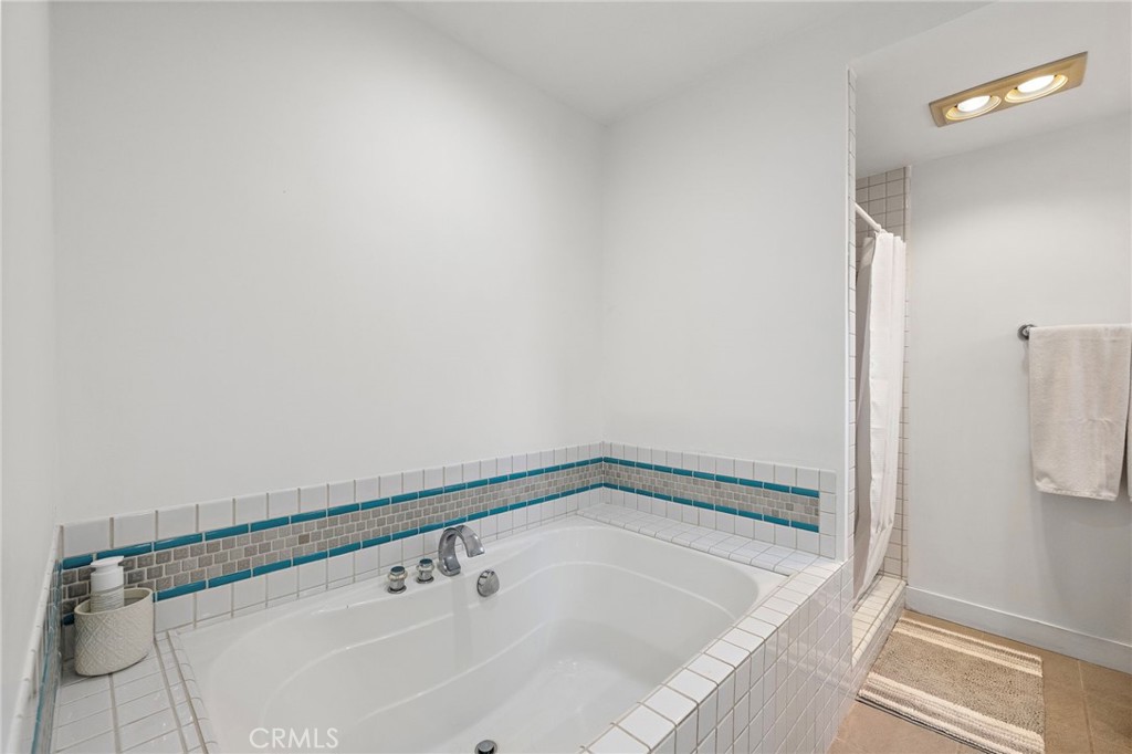 2435 Marseilles Way