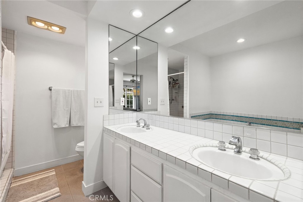 2435 Marseilles Way