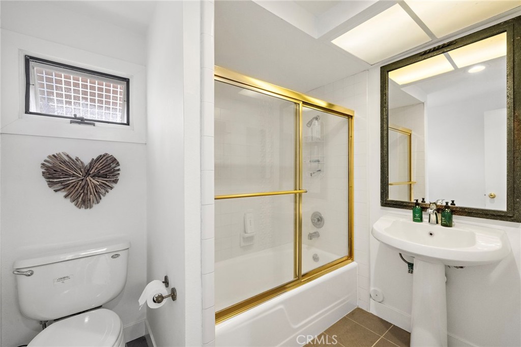 2435 Marseilles Way
