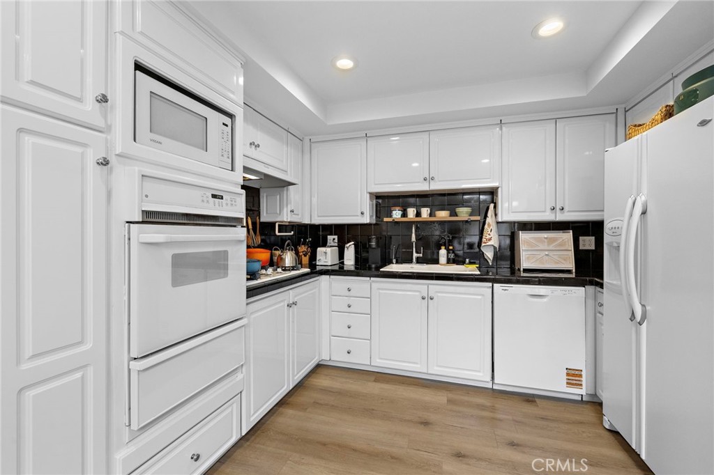 2435 Marseilles Way