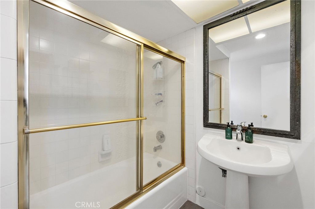 2435 Marseilles Way