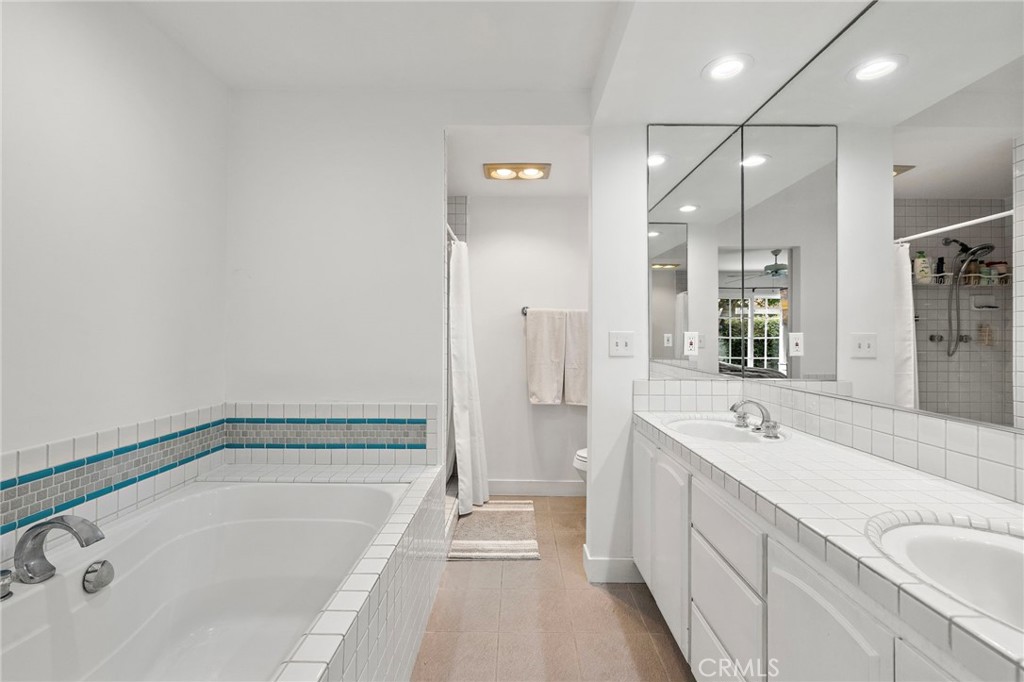 2435 Marseilles Way