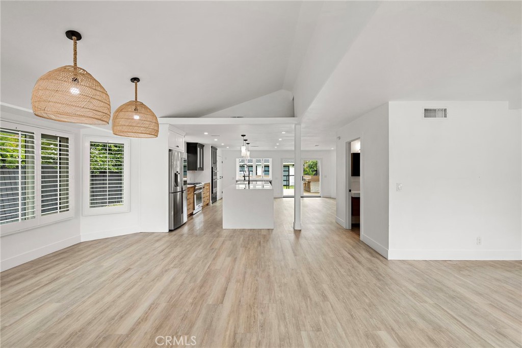 252 E 19th Street