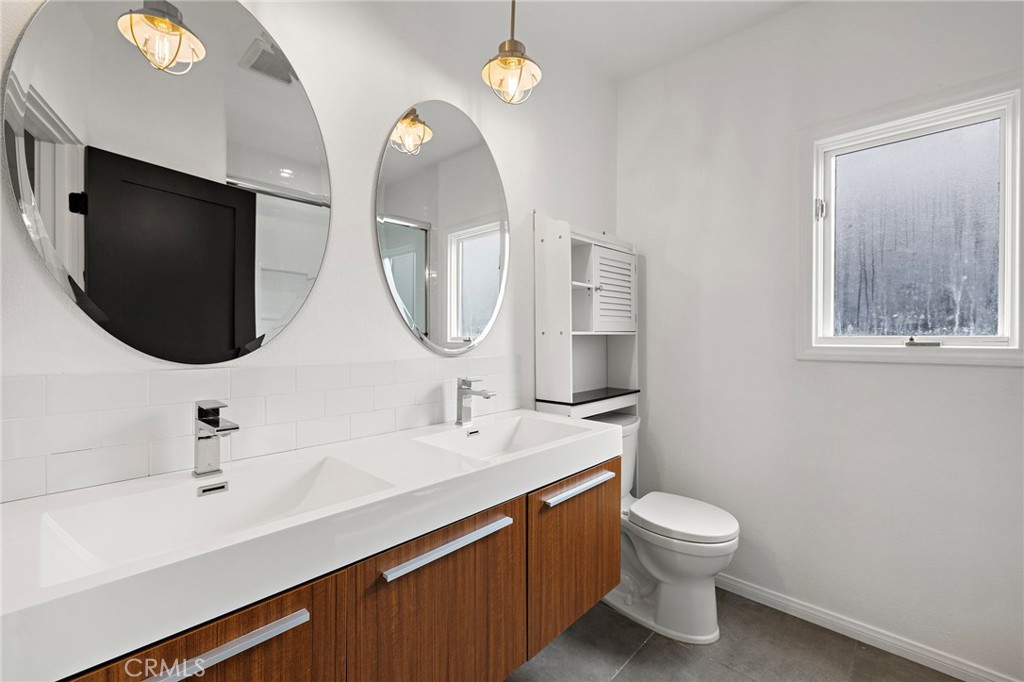 252 E 19th Street