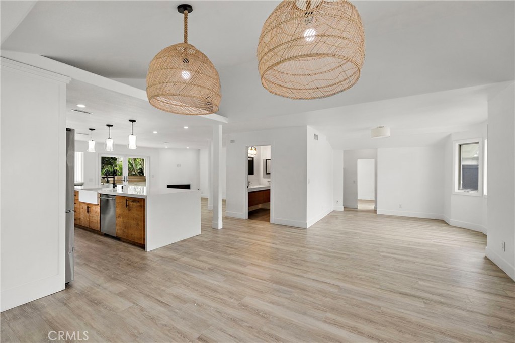 252 E 19th Street