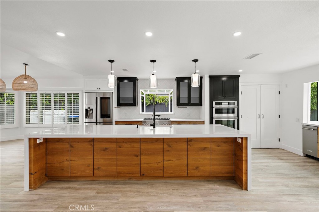 252 E 19th Street