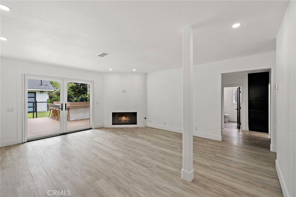 252 E 19th Street