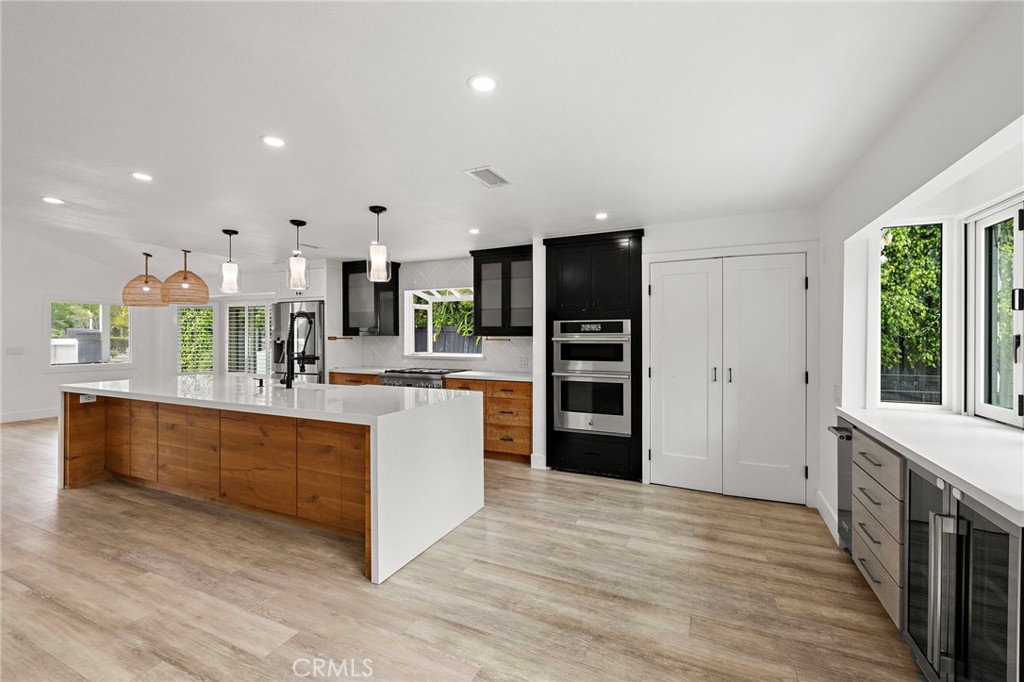 252 E 19th Street