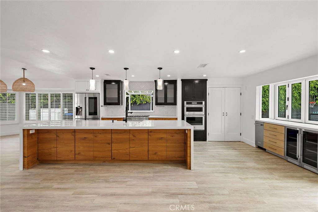 252 E 19th Street