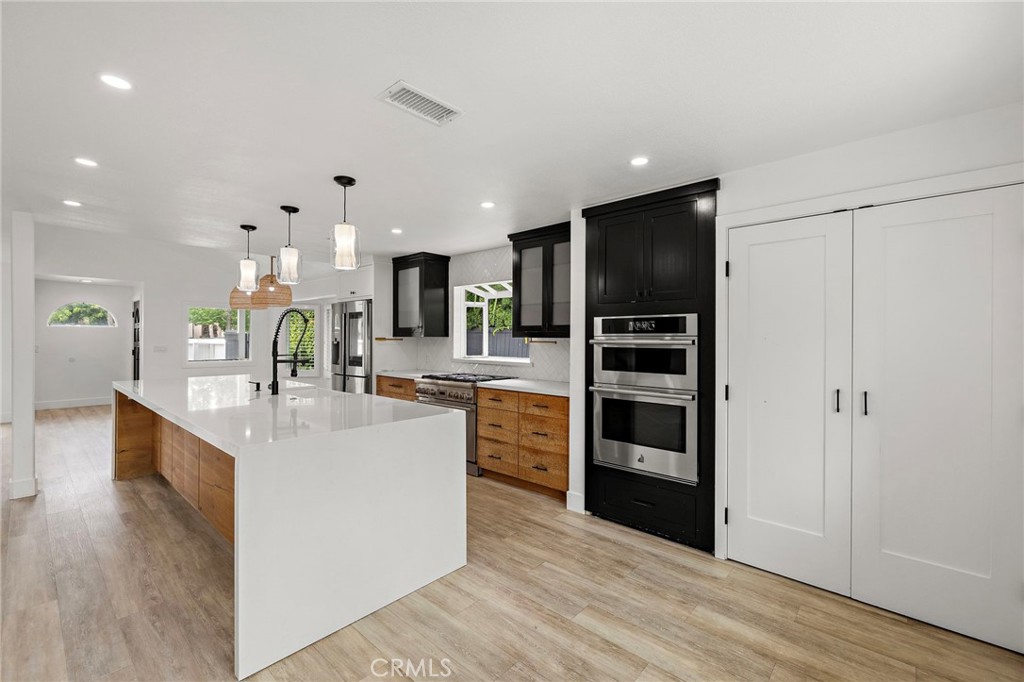 252 E 19th Street