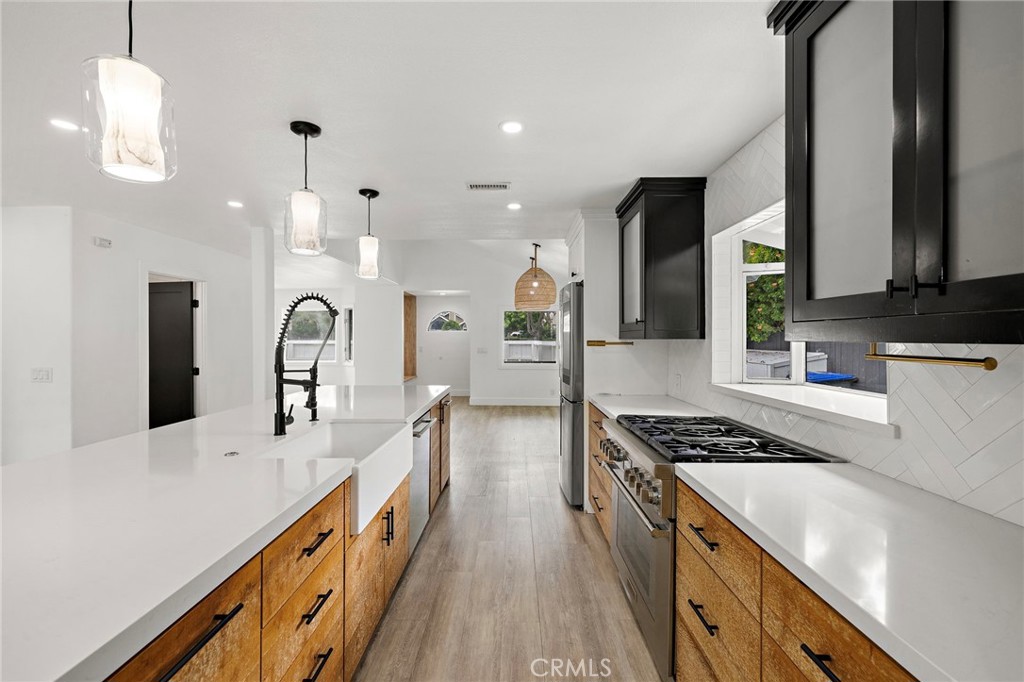 252 E 19th Street