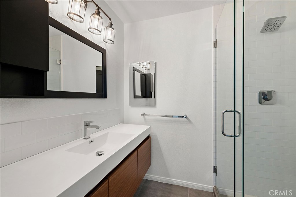 252 E 19th Street