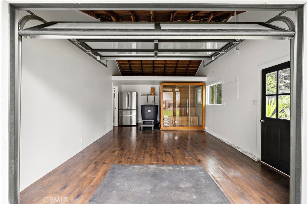 252 E 19th Street